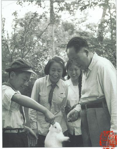 毛泽东和孩子们(1954年)